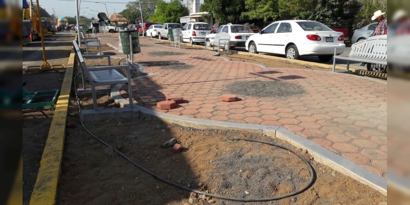 Avanza construcción del Parque Lineal en San Juan de los Platános  